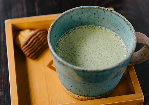 甘酒の抹茶ラテ